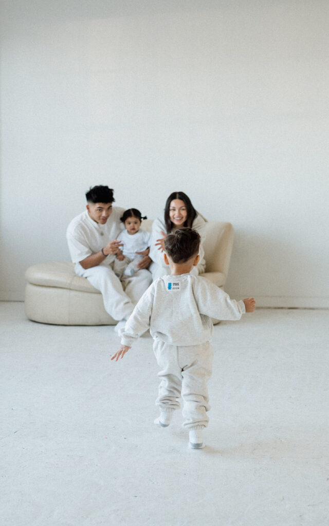cozy comfortable family photoshoot in seattle