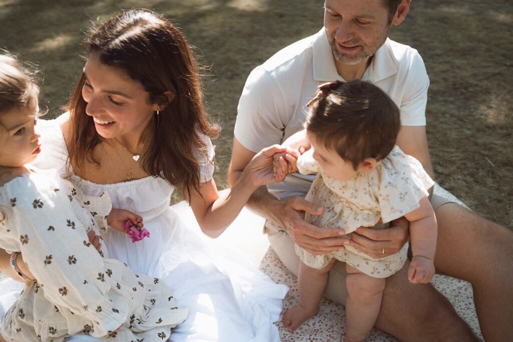 5 reasons to book spring family photos before the fall rush