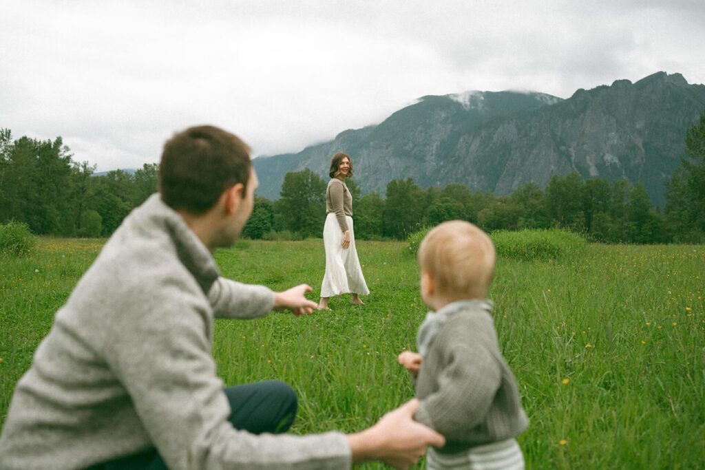 spring family photos in wildflower field in snoqualmie
