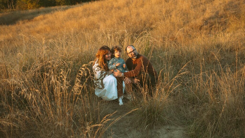 family photos at golden hour discovery park