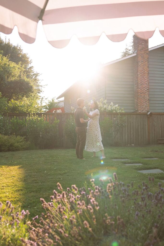 golden hour maternity photos in kirkland