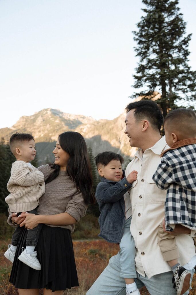 family with triplets in snoqualmie
