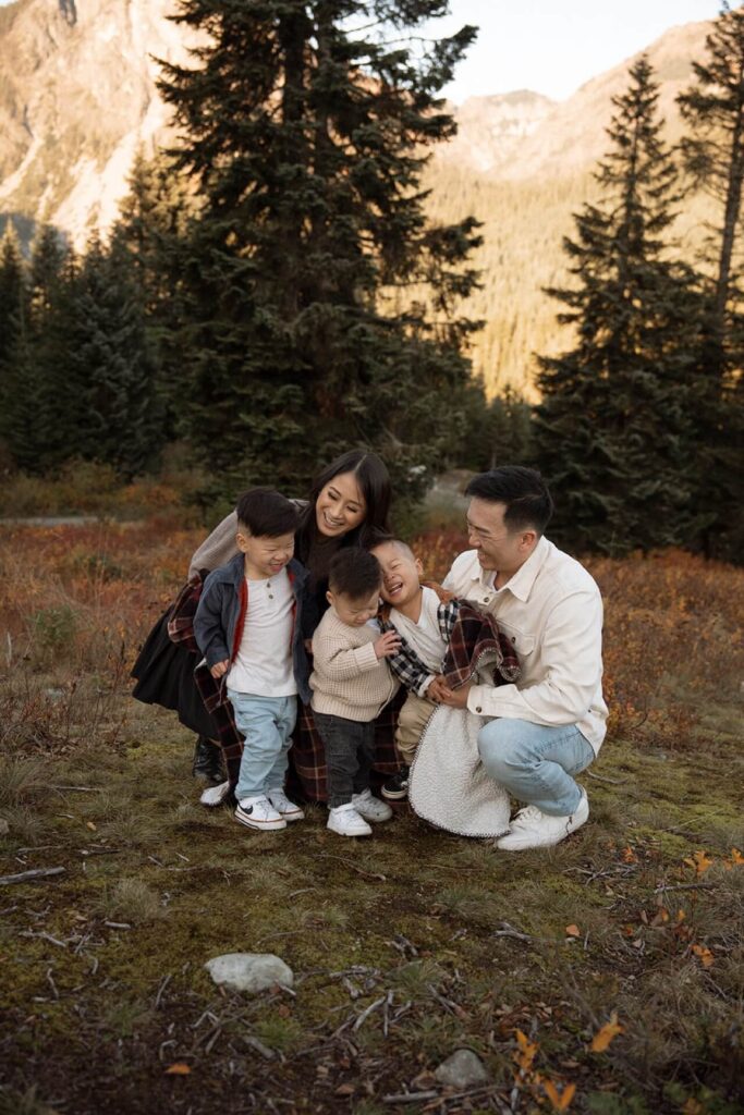 candid family photos in snoqualmie