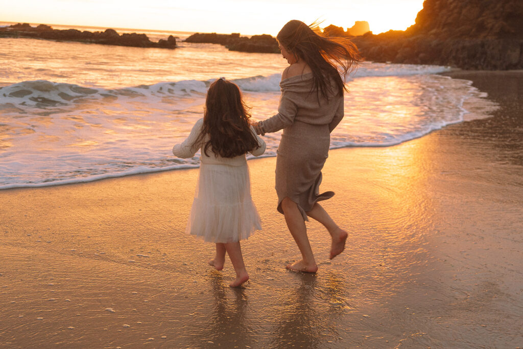 candid family photos in laguna beach