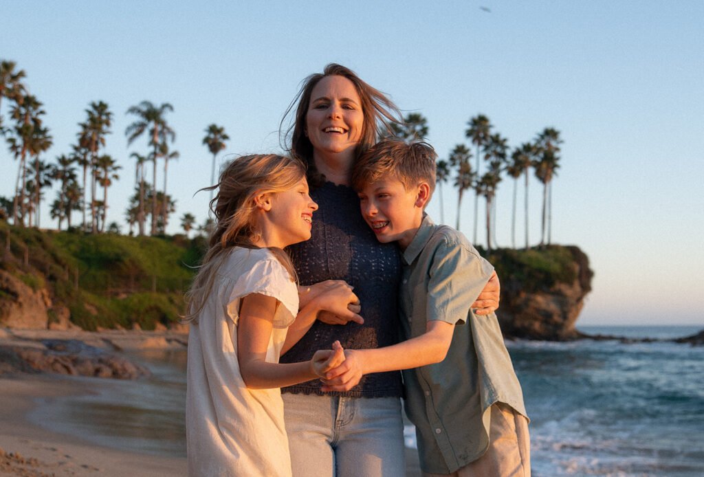 mom laughing with kids at Crescent Bay Laguna Beach — candid family session by Maria Alcantara Photography